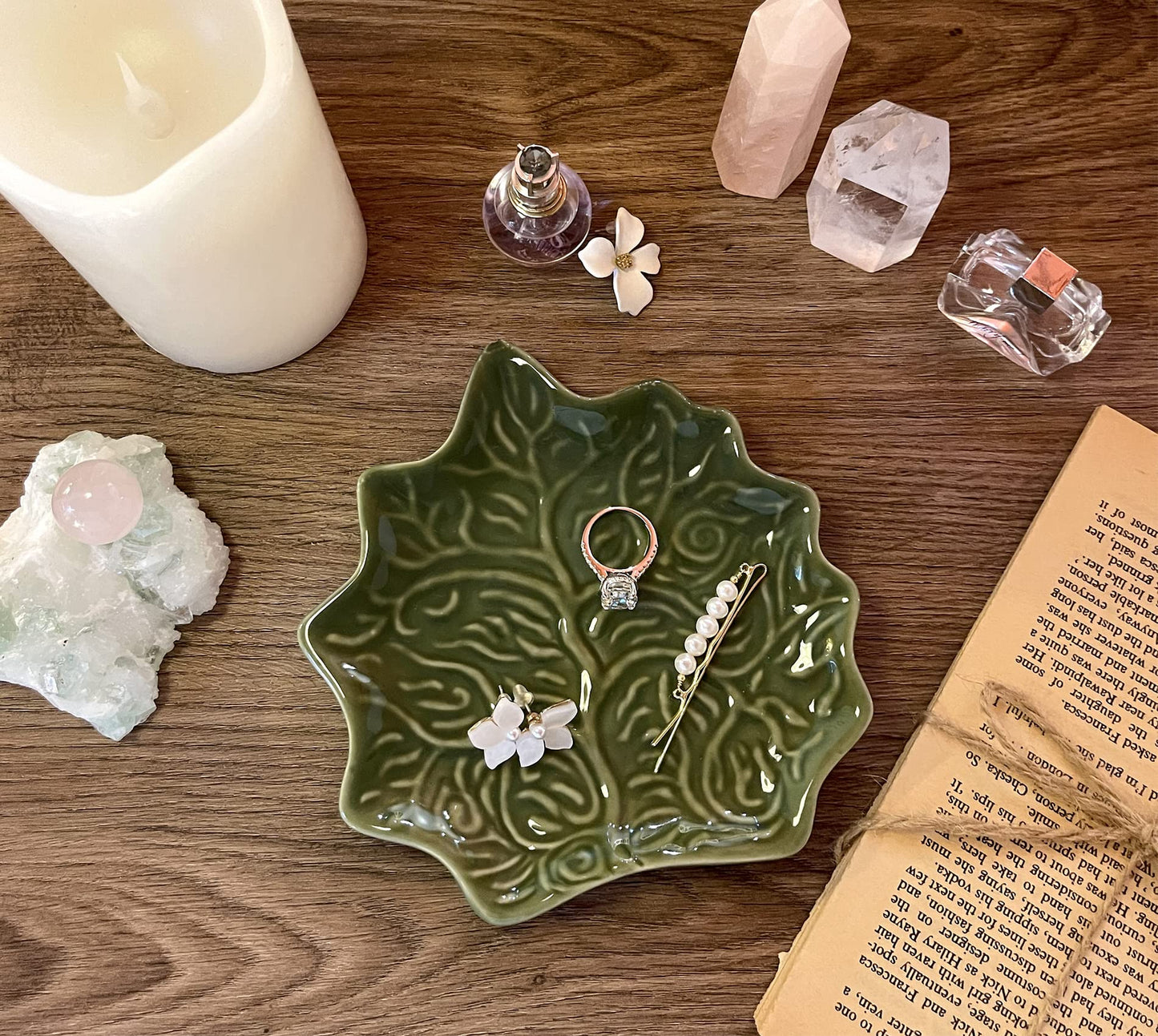 LZBALUYO Jewelry Dish Trinket Tray for Women, Ring Dish Holder, Unique Leaf Shape Ceramic Plate Cute Things Vanity Aesthetic Room Decor Mother's Day Birthday Christmas Warm House Gifts (Green)